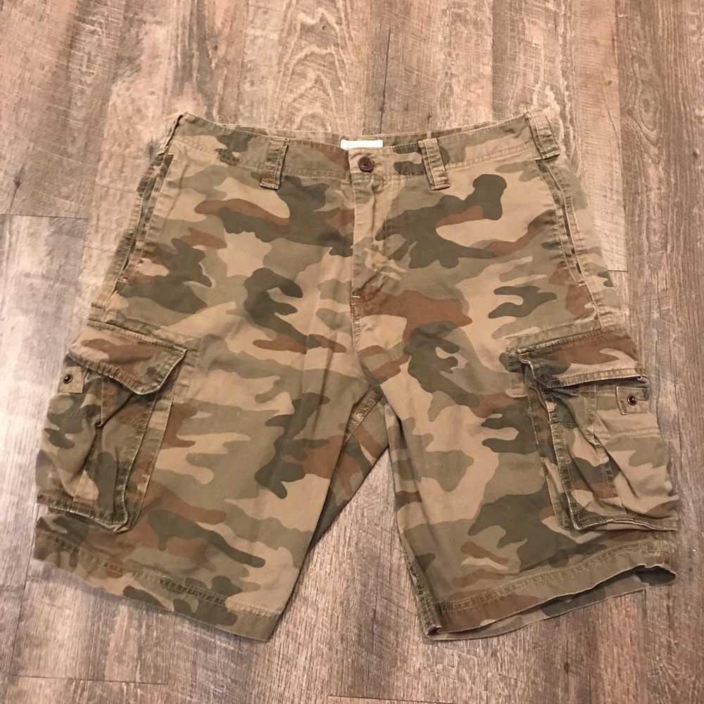 Men_Gap Khaki Shorts Size 34